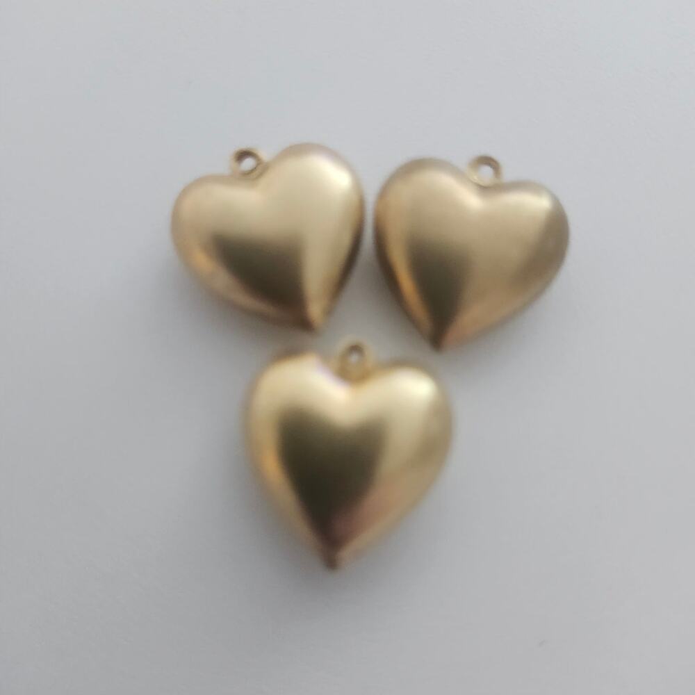 Vintage Brass Puffy Heart Charm Lot 6 Gold Tone Pendants Jewelry Making Supply - Picture 6 of 8